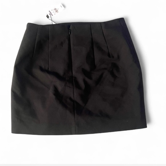 Express Classic Black Mini Skirt - Picture 2 of 4